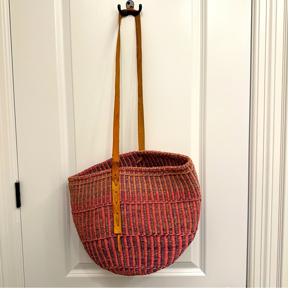 Vintage Woven Sisal natural Shoulder Bag Bucket/basket Bag one Leather Strap